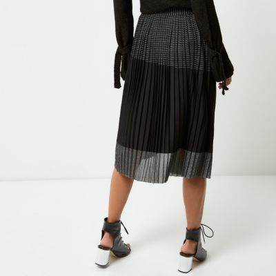 Black metallic block pleated skirt